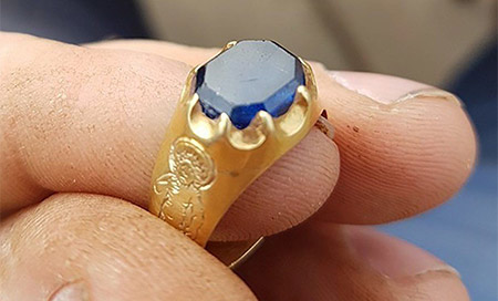 Encuentran un anillo del siglo XIV en el bosque de Robin Hood 